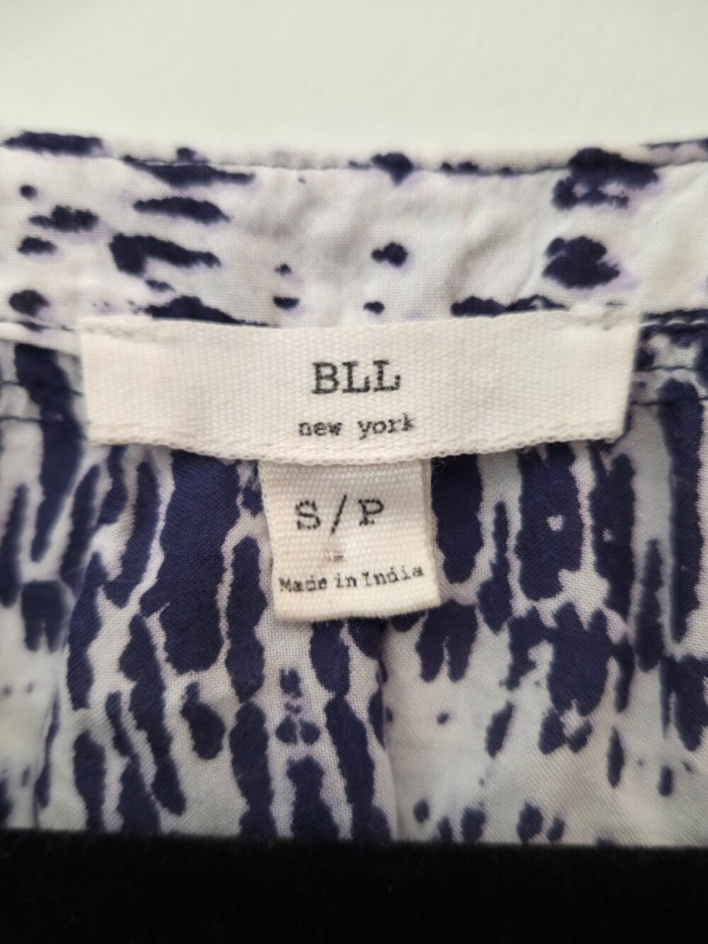 BLL New York Blue White Batik Boho Top Size S/P - Picture 7 of 7